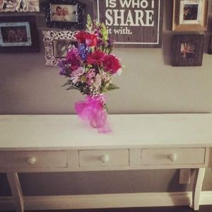 Entry table in white